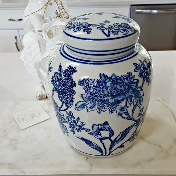 NEW! EXQUISITE CHINOISERIE Blue & White FLORAL COVERED JAR - Picture 5 of 5
